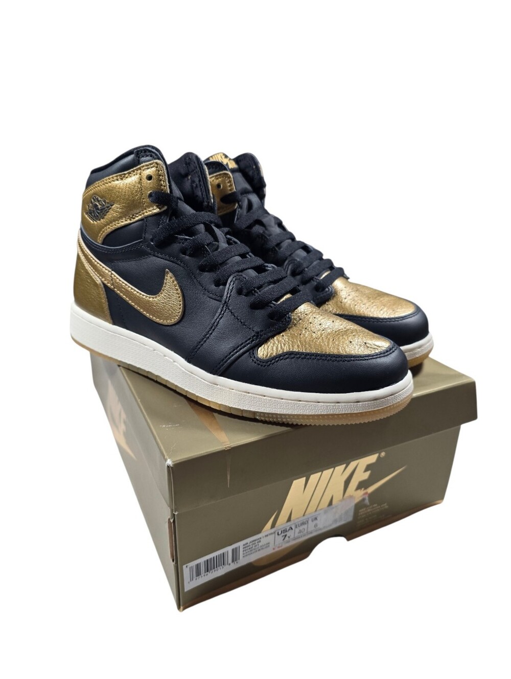 Air Jordan 1 Retro OG High Metallic Gold Black sz 7Y - NEW